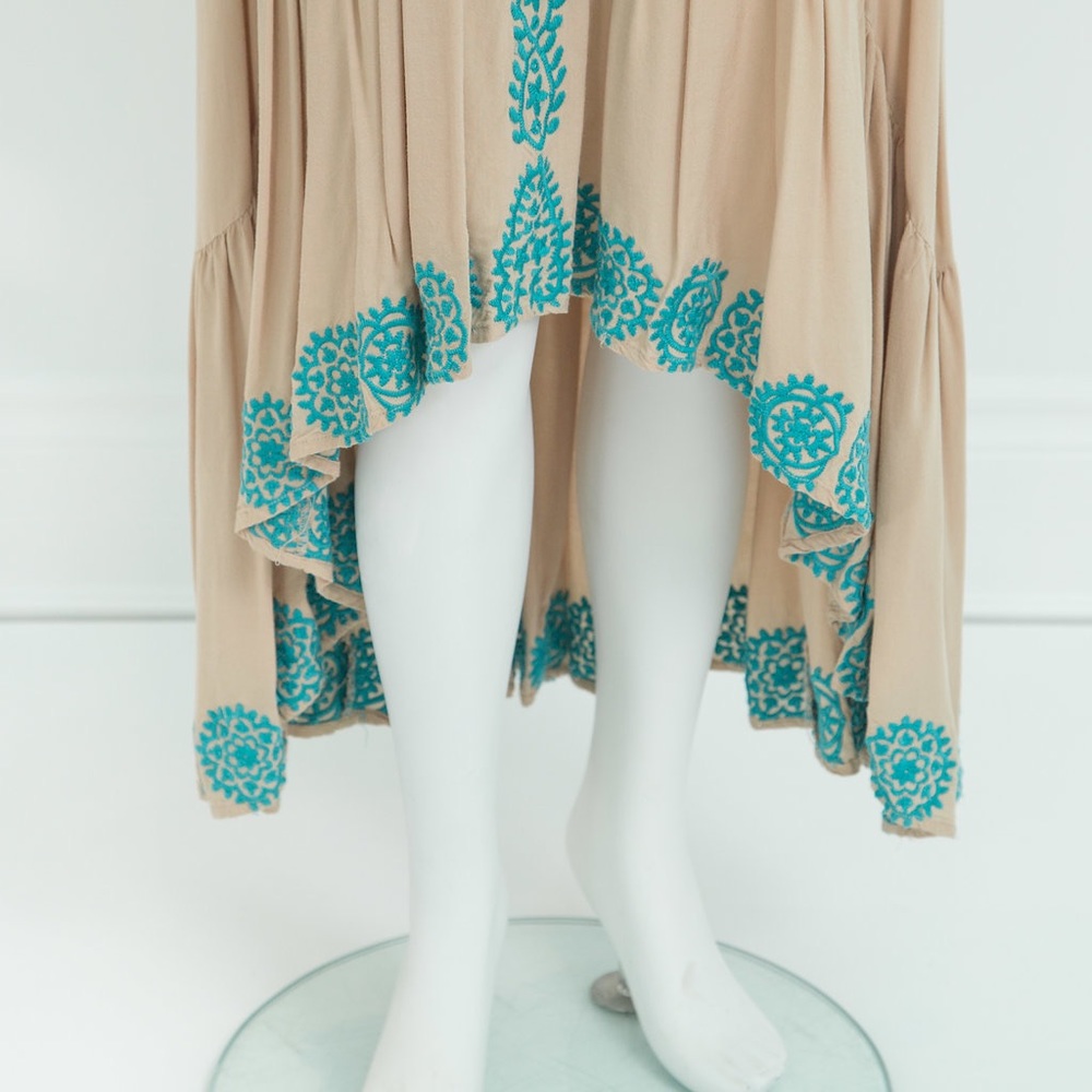 Beautiful High-Low Maxi Dress - Picture 3 of 3